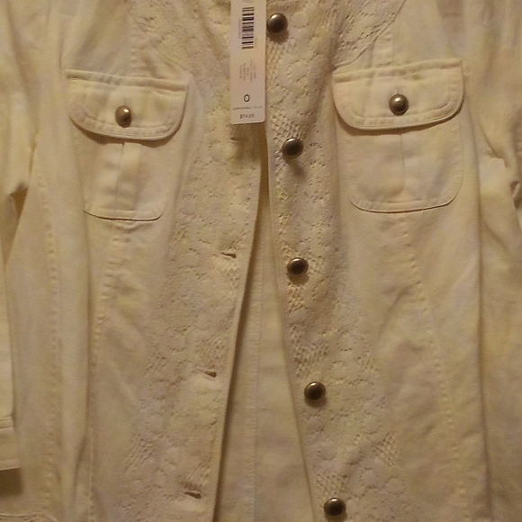 Chico's - NWT Alabaster Denim With Lace Layover Trim, Button Down, Pockets,... - Picture 3 of 14